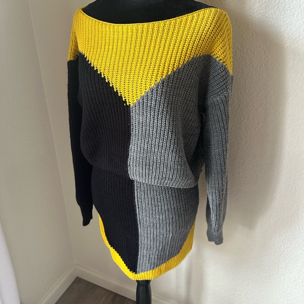 Sweater and Skirt Set - Picture 3 of 5